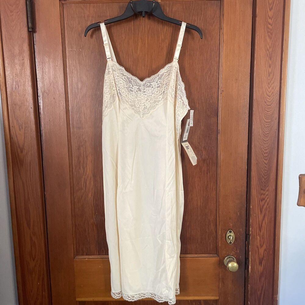Vintage Wonder Maid Cream Colored Full Slip Lace Shoulder Straps & Trim Sz. 40
